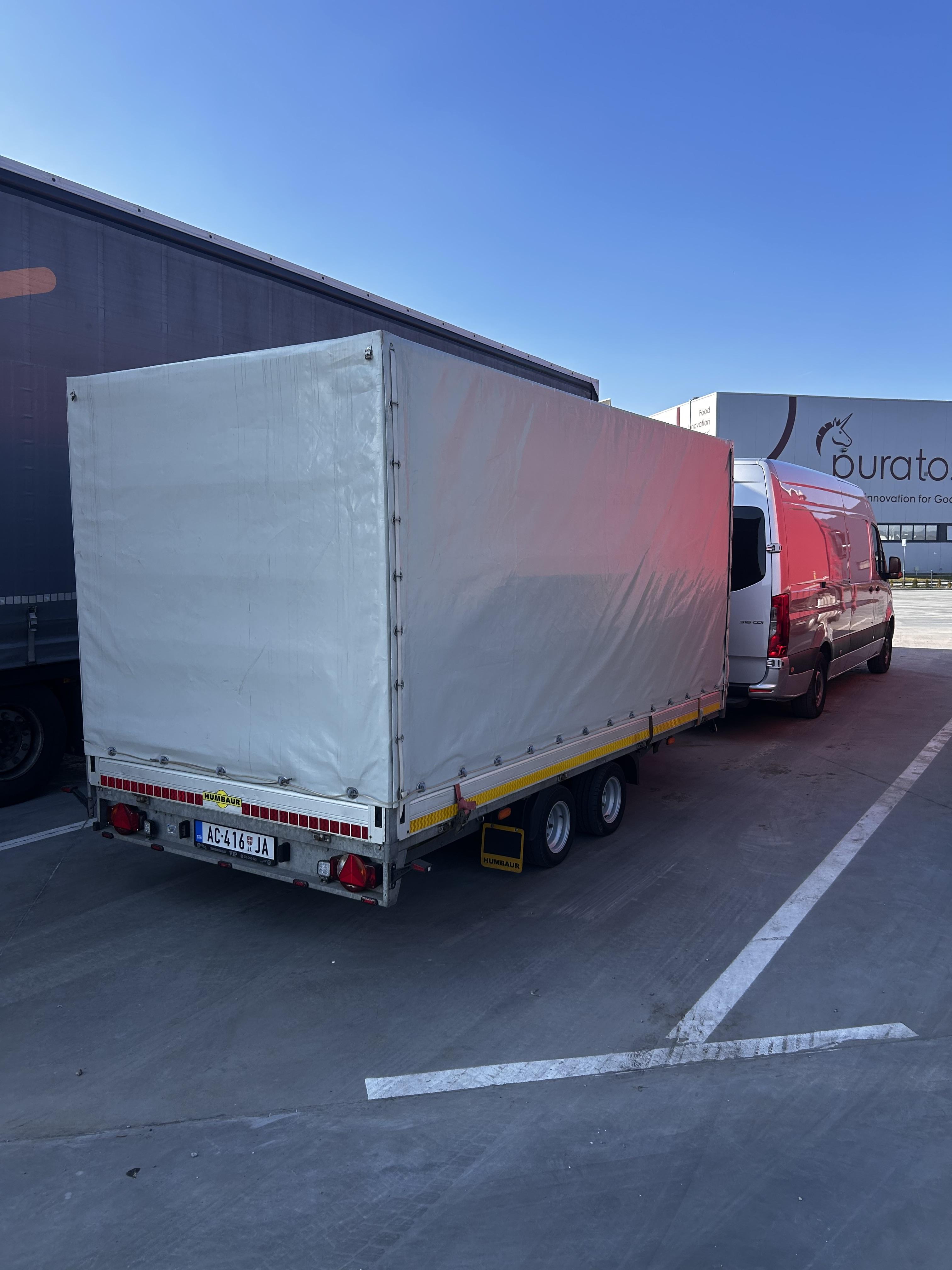 Zatvorena prikolica za transport robe